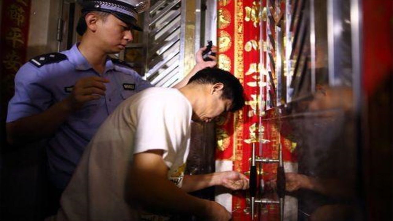 沿河县请开锁师傅开了锁后，师傅为什么一般都不进门，就算主人请也不进去？